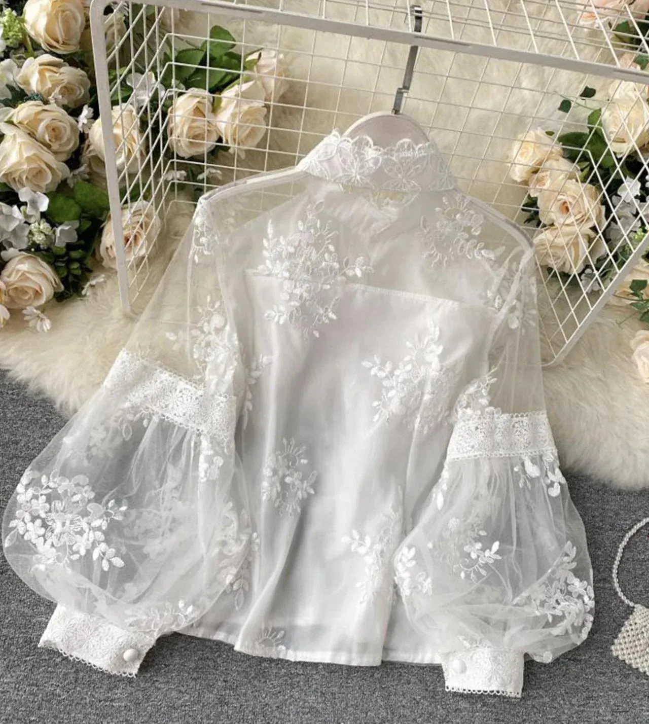 Stylish lace long sleeve tops        S2531