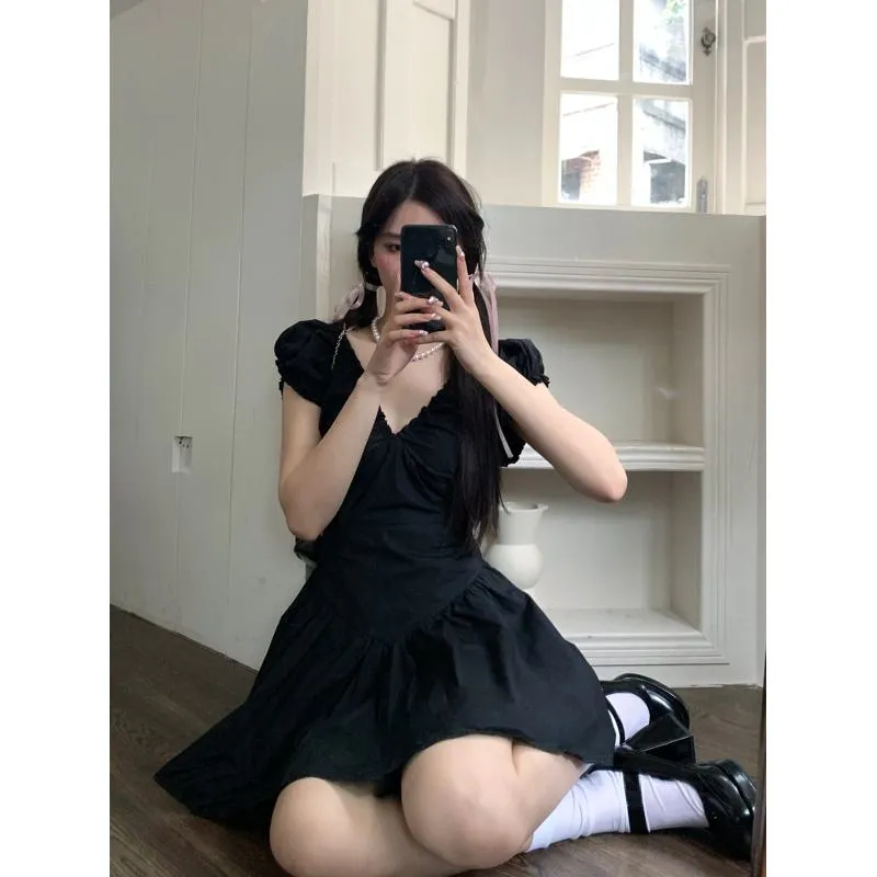 V-Neck Cinched Waist Black Fluffy Skirt French Style Bubble Sleeve Dress